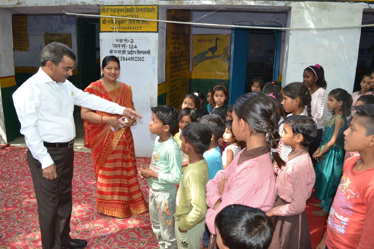 JCB,kabja,adhikar