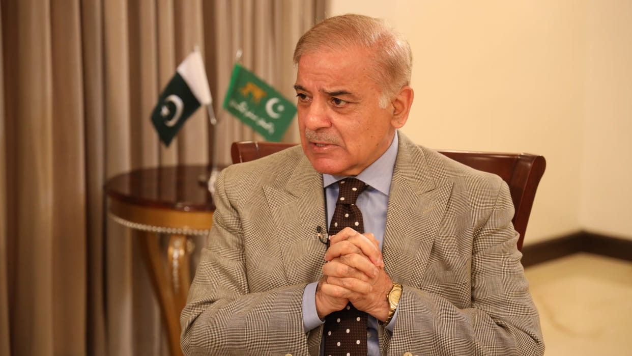 Shahbaz Sharif asks Pakistan Army chief and DG ISI to present evidence if Opposition lawmakers committed treason amid political crisis news in Hindi