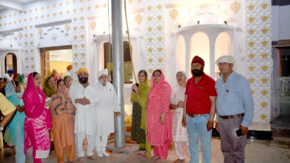 Sehore: Historical Nishan of 85 feet established in Shri Gurdwara Sahib, 25 sevadars from Indore established