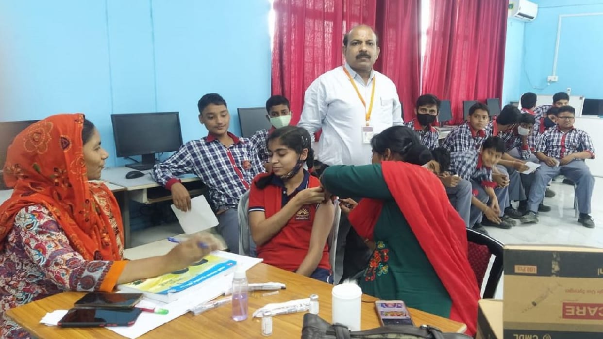 Amar Ujala Abhiyan Health Corona vaccination classes held in schools in varanasi