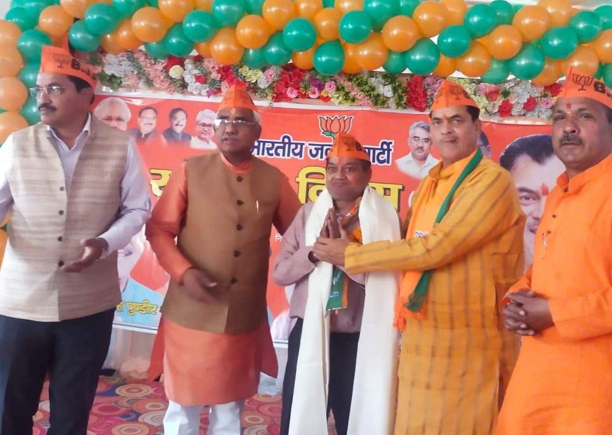 BJP's foundation day celebrated by hoisting the flag