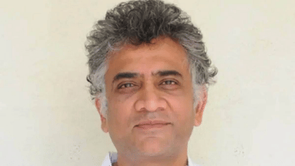 आकार पटेल