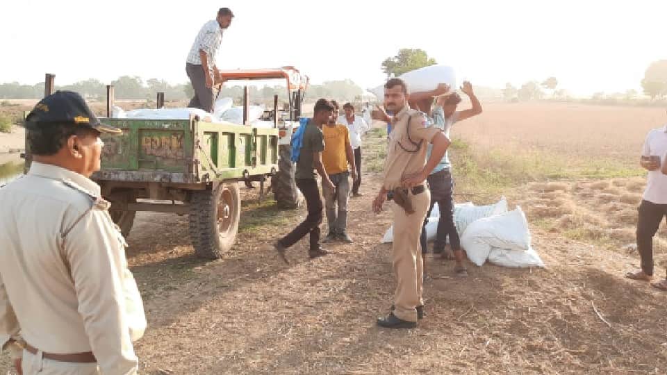 Morena: In morena, miscreants looted sacks of sugar from a goods train, bullets fired on police