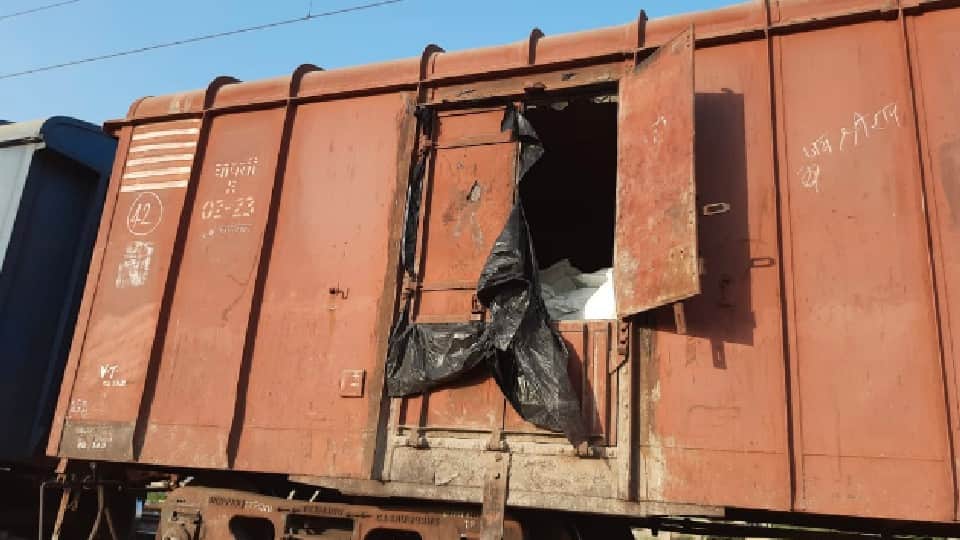 Morena: In morena, miscreants looted sacks of sugar from a goods train, bullets fired on police
