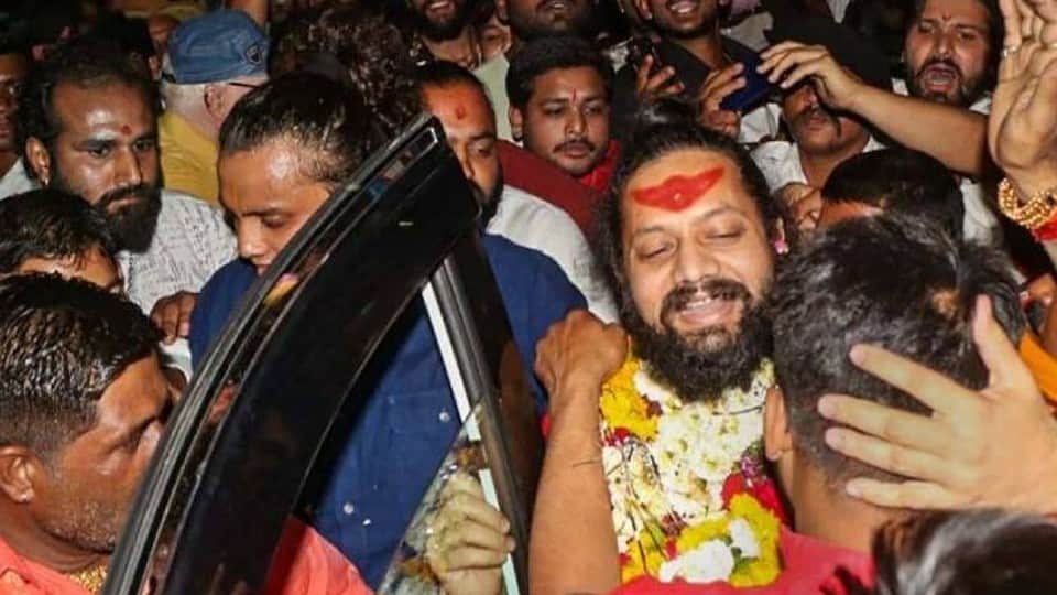 Indore: Kalicharan reached Indore after being released from jail, said - I have no regrets on my words, speaking the truth is a punishment in Kaliyuga