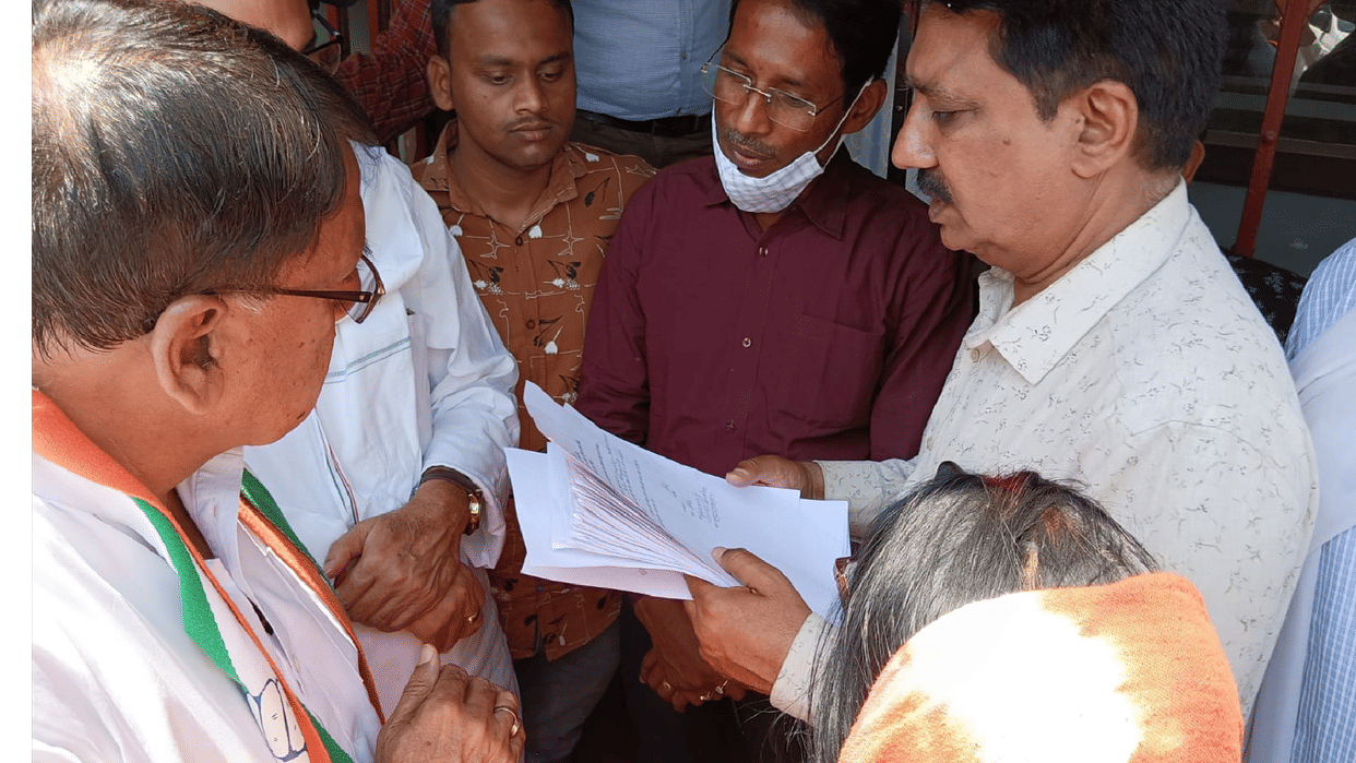 Unique performance of Bhopal Congress: Congress collects loan applications for diesel-petrol and cooking gas