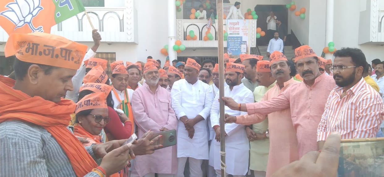 BJP celebrated foundation day by taking out procession