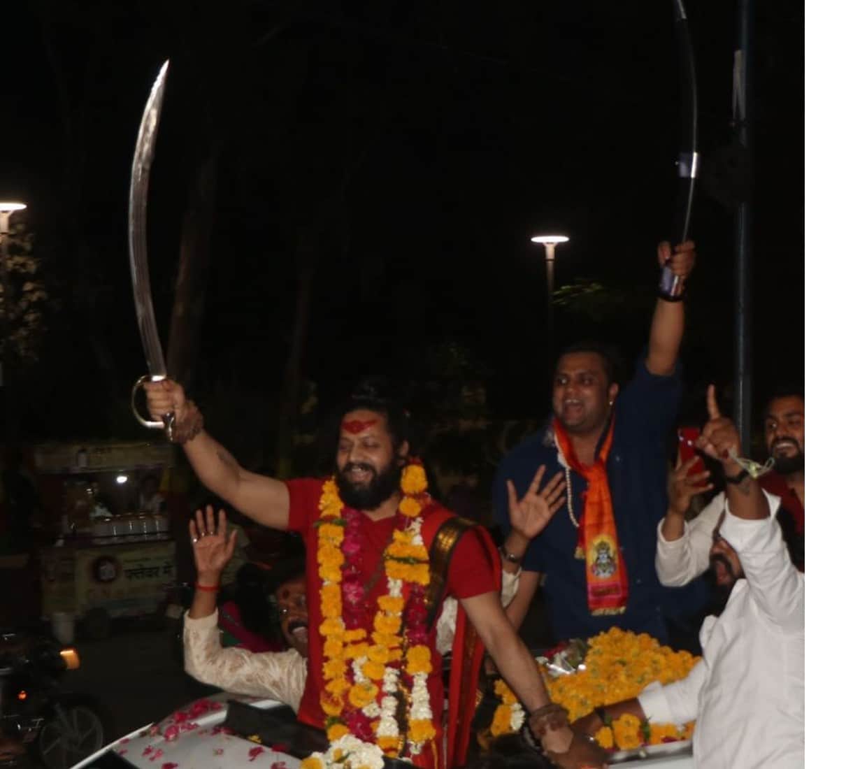 Indore: Kalicharan reached Indore after being released from jail, said - I have no regrets on my words, speaking the truth is a punishment in Kaliyuga
