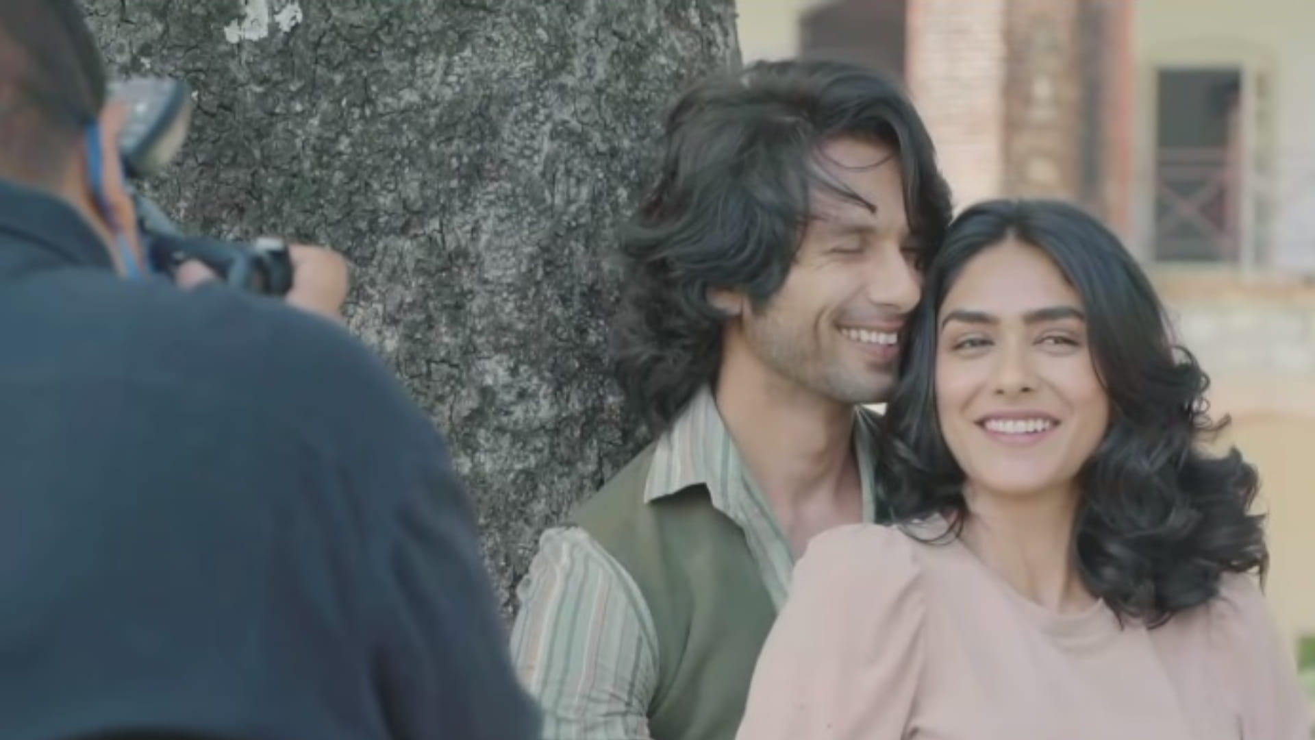 Jersey Movie Twitter Review fans impressed with Shahid kapoor Mrunal Thakur Pankaj Kapoor performance in the film