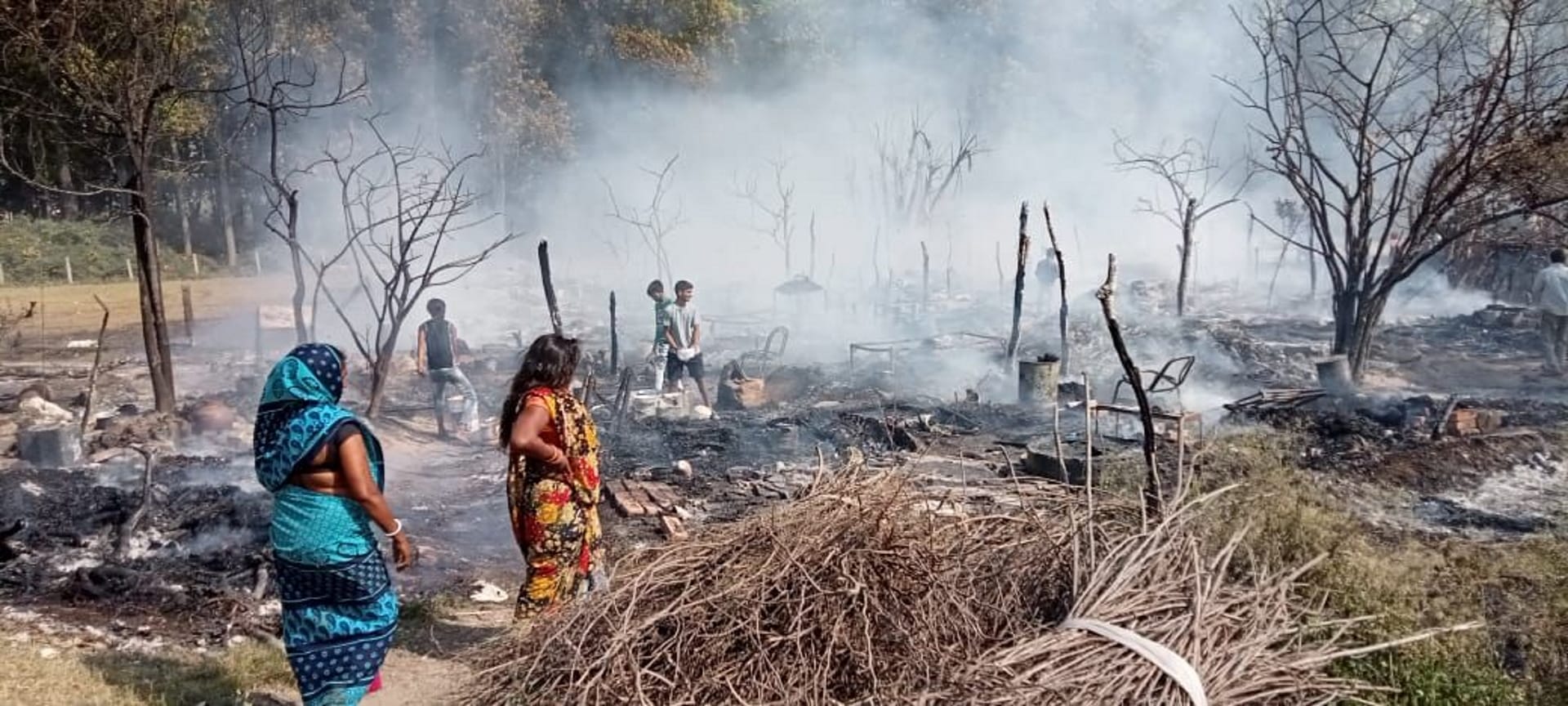 45 huts caught fire due to spark of stove, 40 labor families become homeless