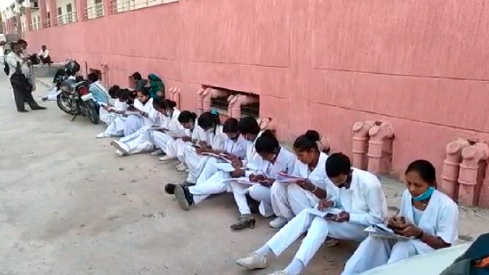 Gwalior: After Morena, now mass copying in nursing examination in Gwalior, High Court's strictness also ineffective