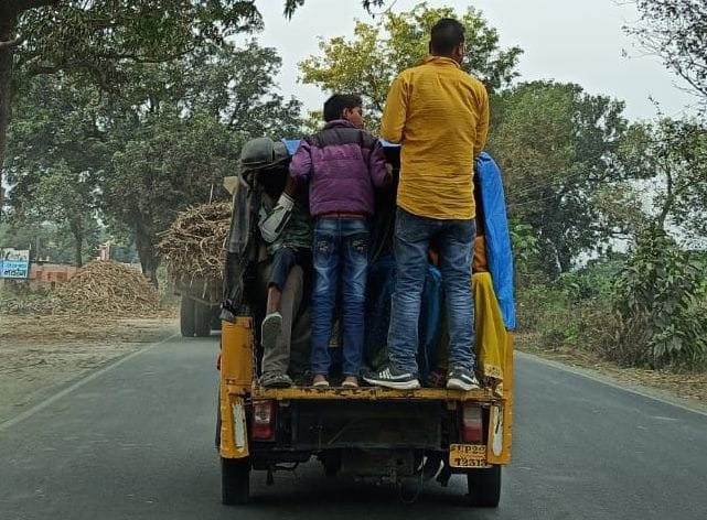 A tehsil where only one bus service of roadways, people are dependent on staggered vehicles.
