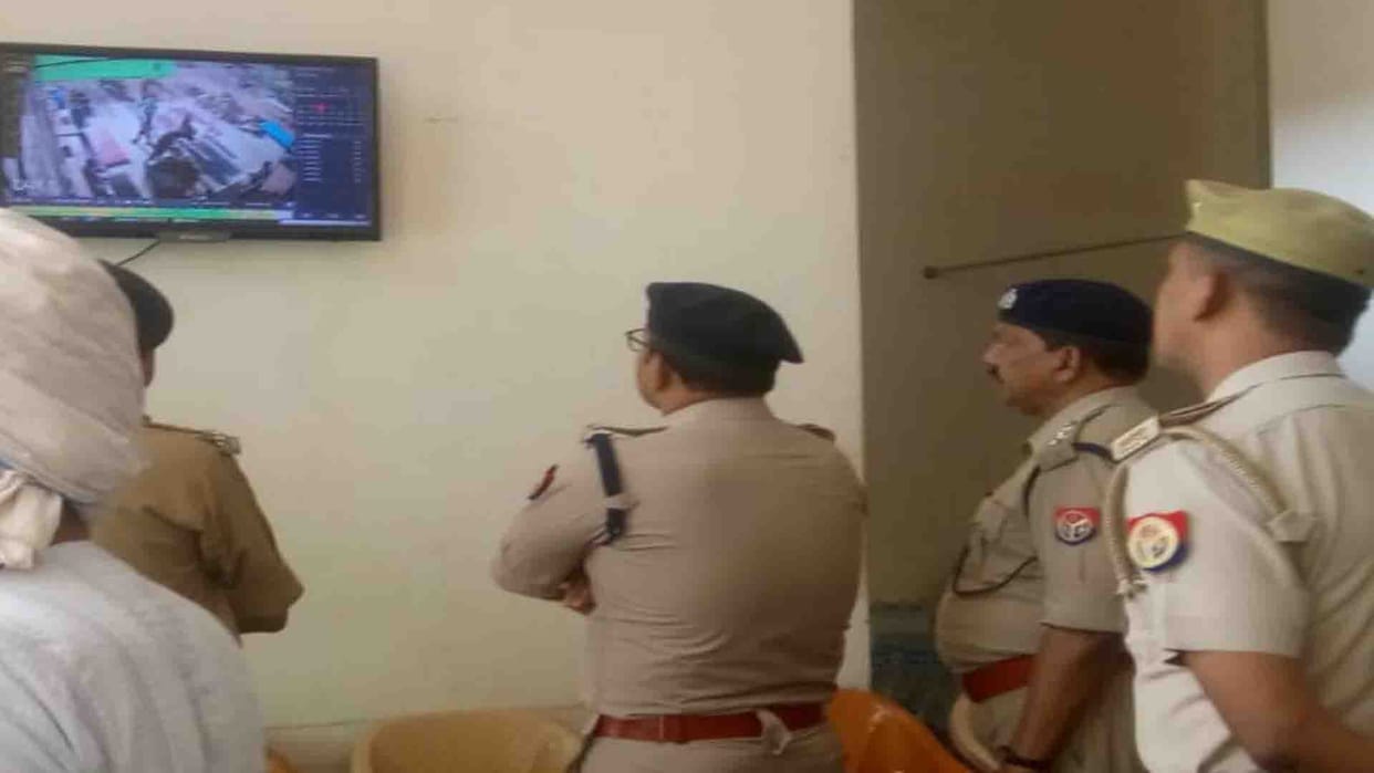 Thieves stole music system from car parked near SP residence in Hardoi