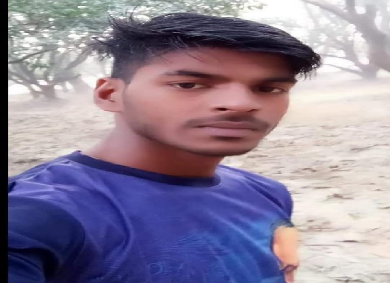 Unknown vehicle crushed a young man in Unnao, uproar of relatives