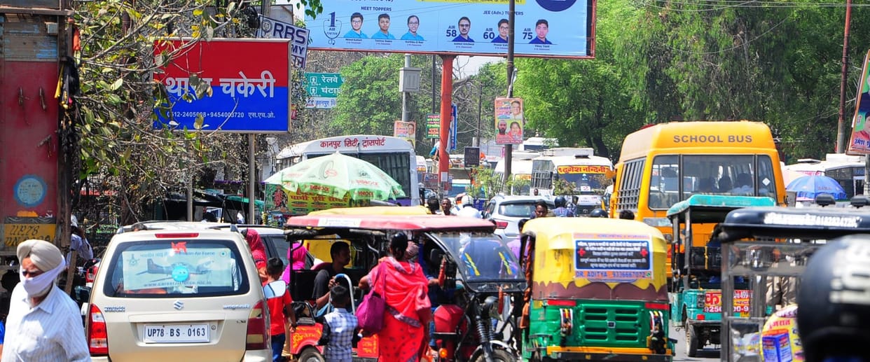 Amar Ujala Investigation, up police doing illegal recovery from vehicles, traffic system collapsed
