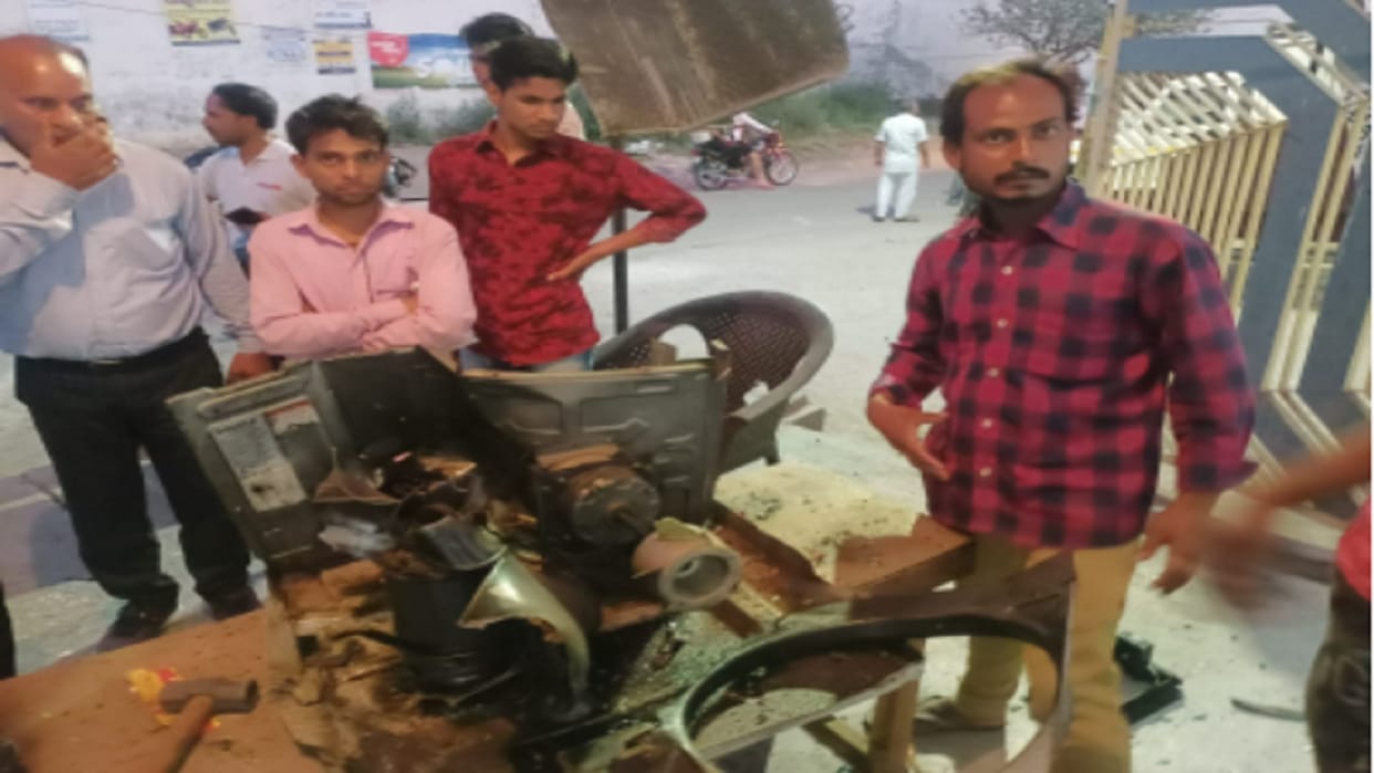 Meerut News: three people have injured in blast of AC compressor
