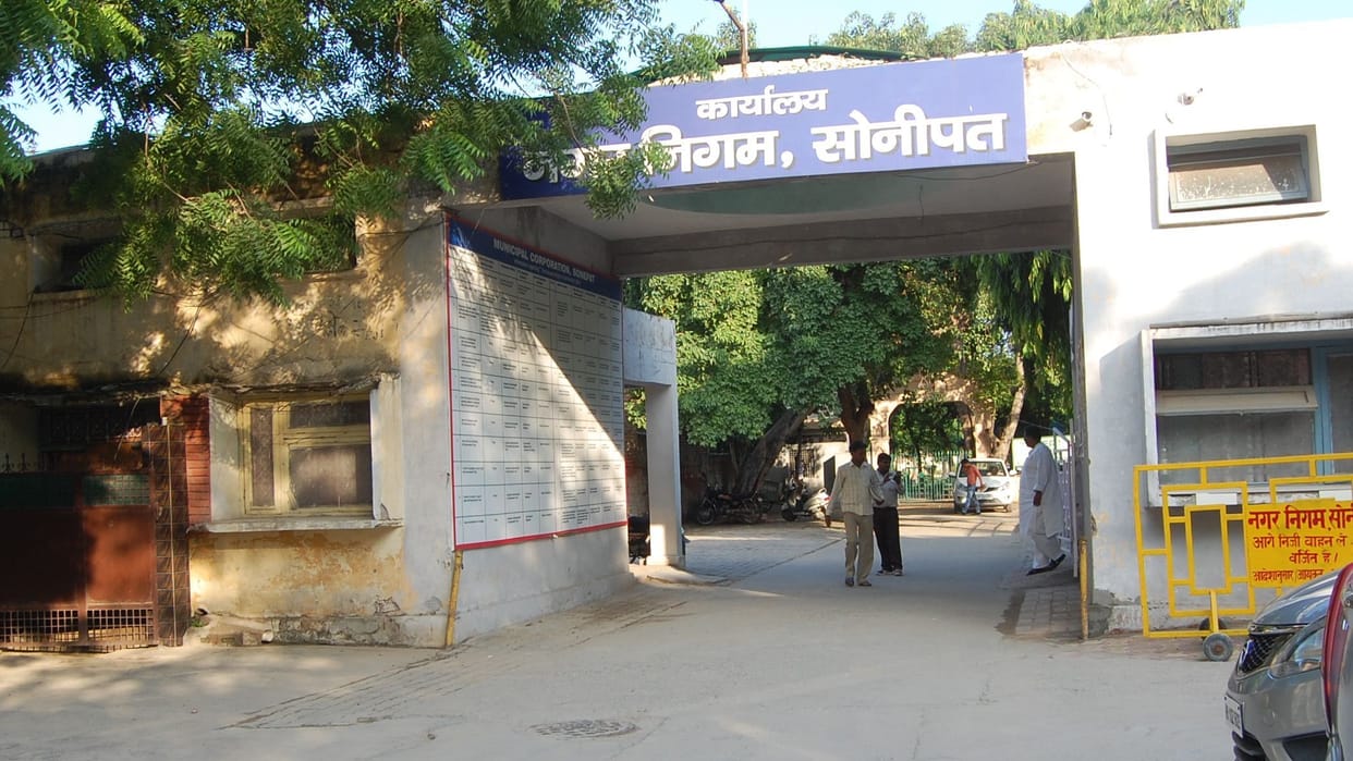 Work of laying sewer line stuck for one month due to non-receipt of estimate from railway