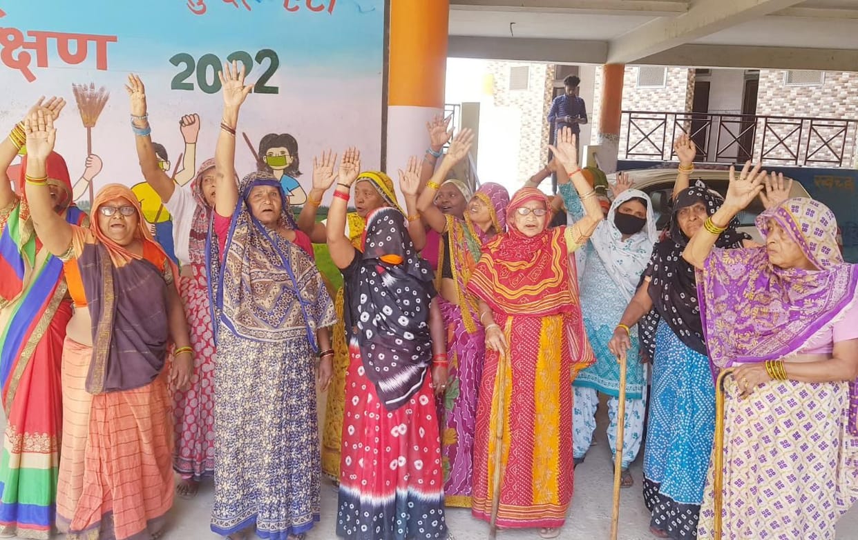 Retired women cleaning workers performed in the municipality