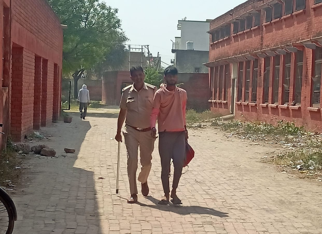 Came to throw copying, reached the police station, strictness was seen at the examination centers, policemen detained 50 people