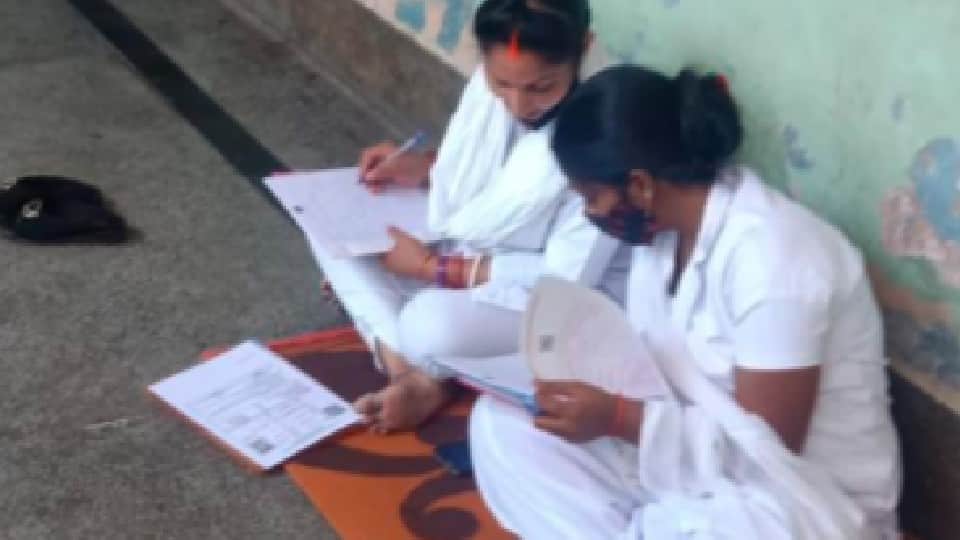 Gwalior: After Morena, now mass copying in nursing examination in Gwalior, High Court's strictness also ineffective