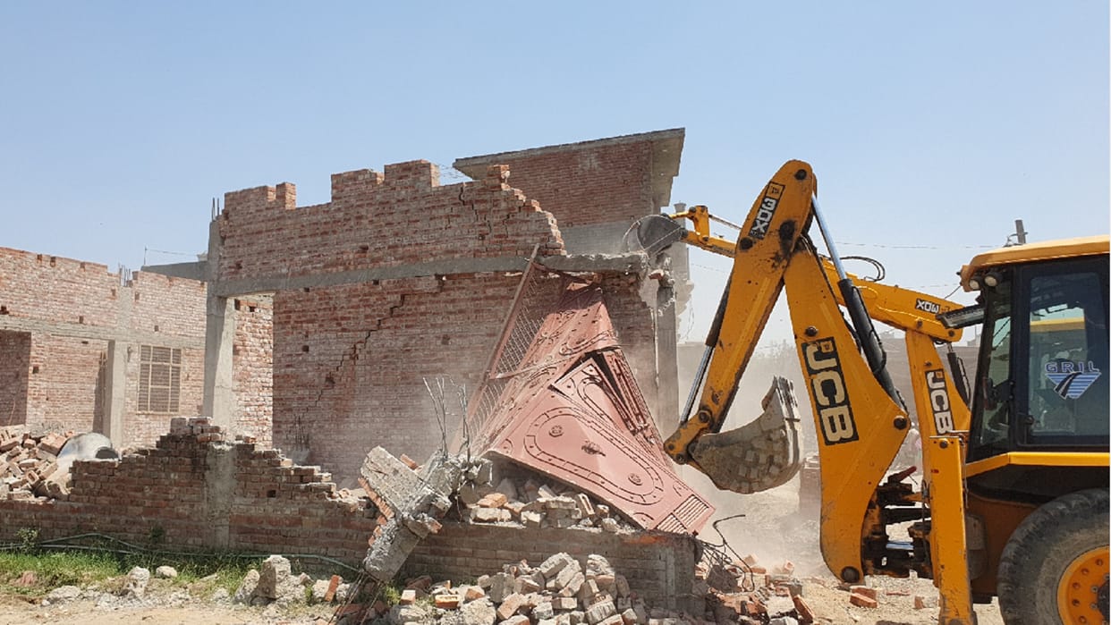 UP News: Shamli Administration demolished property by bulldozer of Arshad Hasan uncle of SP MLA Nahid Hasan see photos