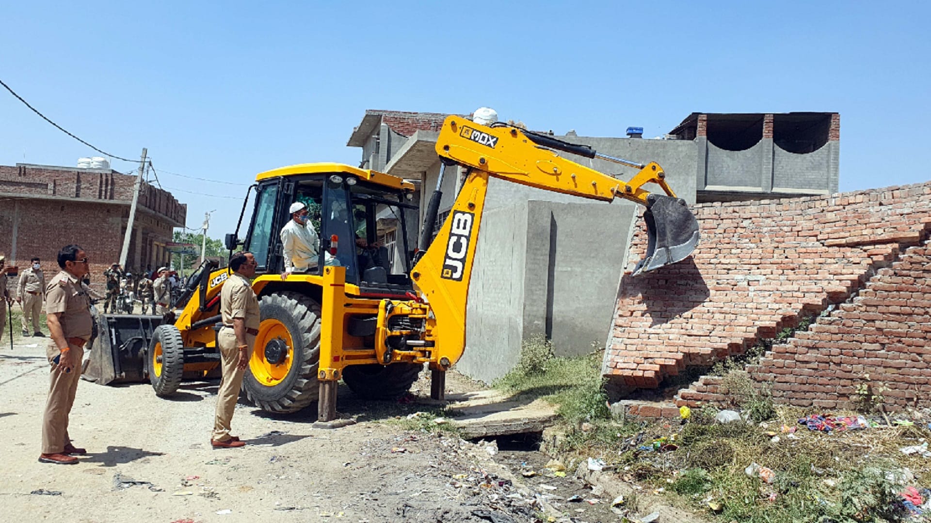 UP News: Shamli Administration demolished property by bulldozer of Arshad Hasan uncle of SP MLA Nahid Hasan see photos