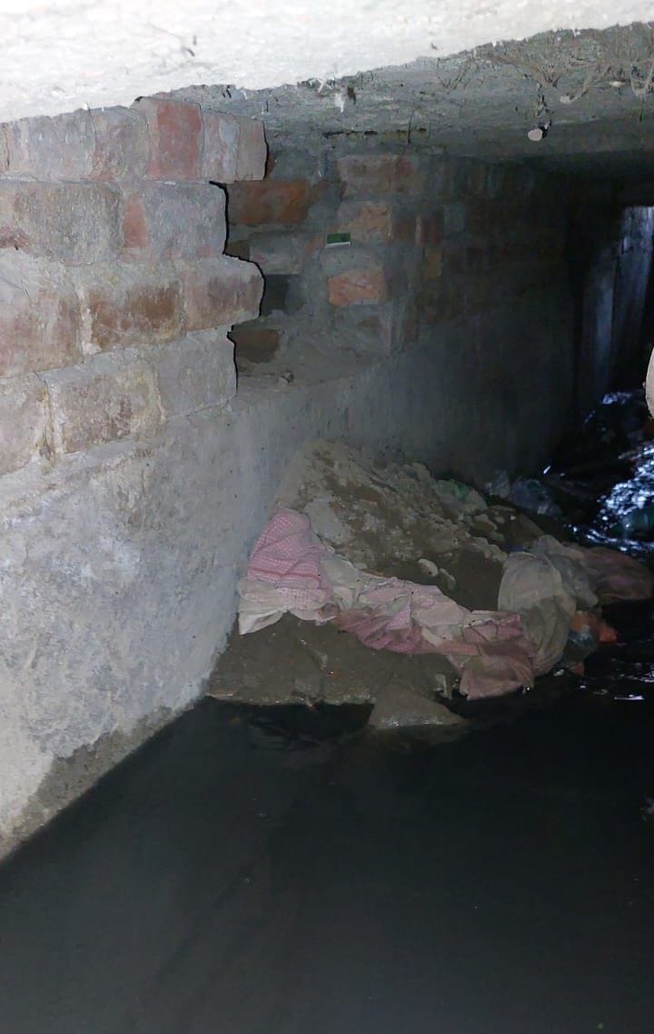 50 lakh mobiles and 50 thousand stolen from mobile showroom by digging a five feet long tunnel