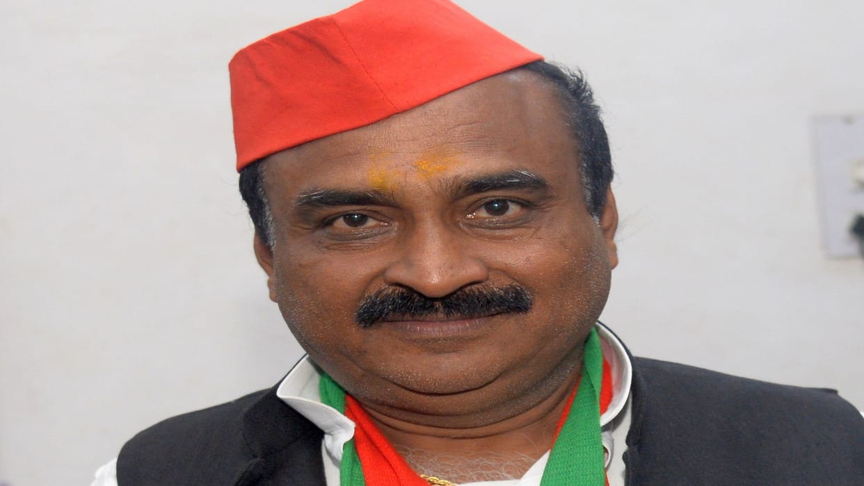 Prayagraj: Even before the meeting, co-operative bank chairman Amarnath Maurya resigned