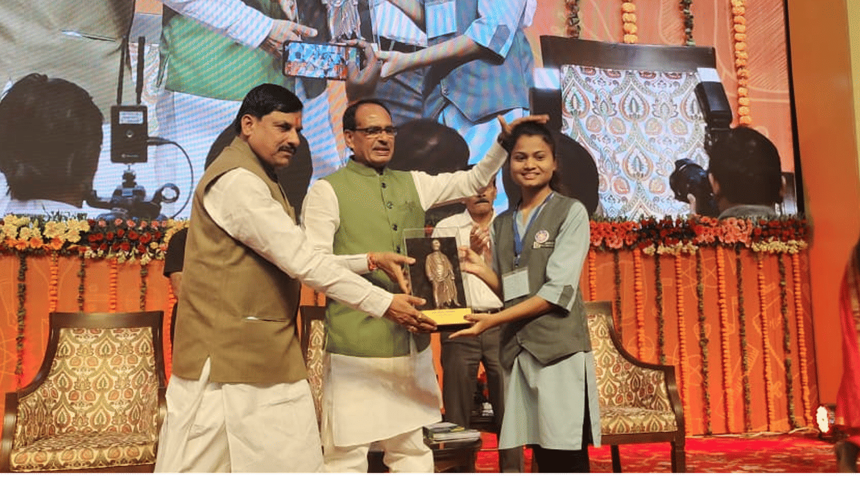 MP Yuva Samvad Program: CM Shivraj said that in the second year of government college, the foundation course of Bhagvat Geeta will be taught