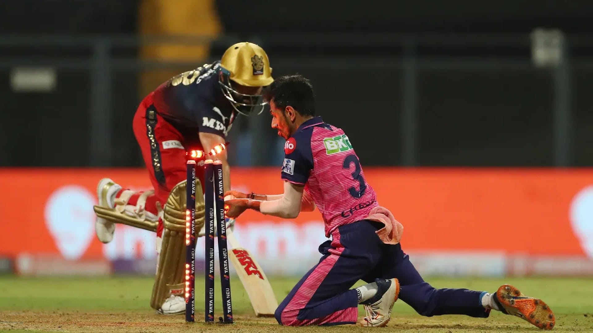 IPL 2022 RCB vs RR Match 13 Highlights Hindi Dhanshree dance and Virat Fans sad on run out