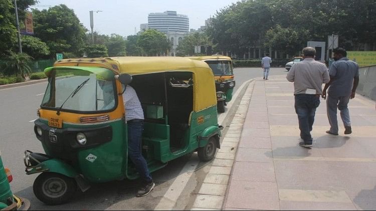 Auto fare is expensive in Delhi
