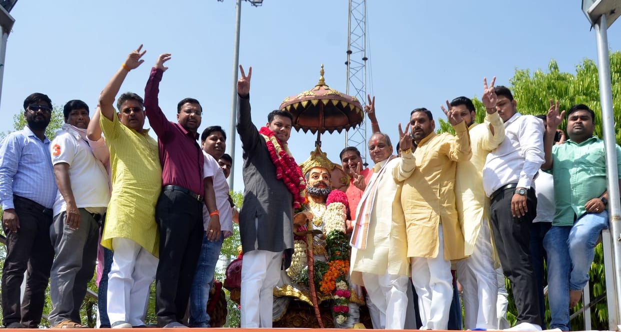 Aligarh: Minister Sandeep Singh received a warm welcome by showering flowers