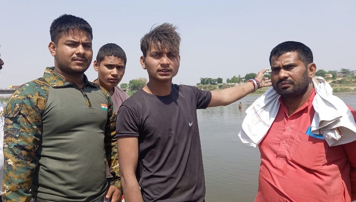 Two teenagers who went to bathe in Yamuna drowned, one was saved