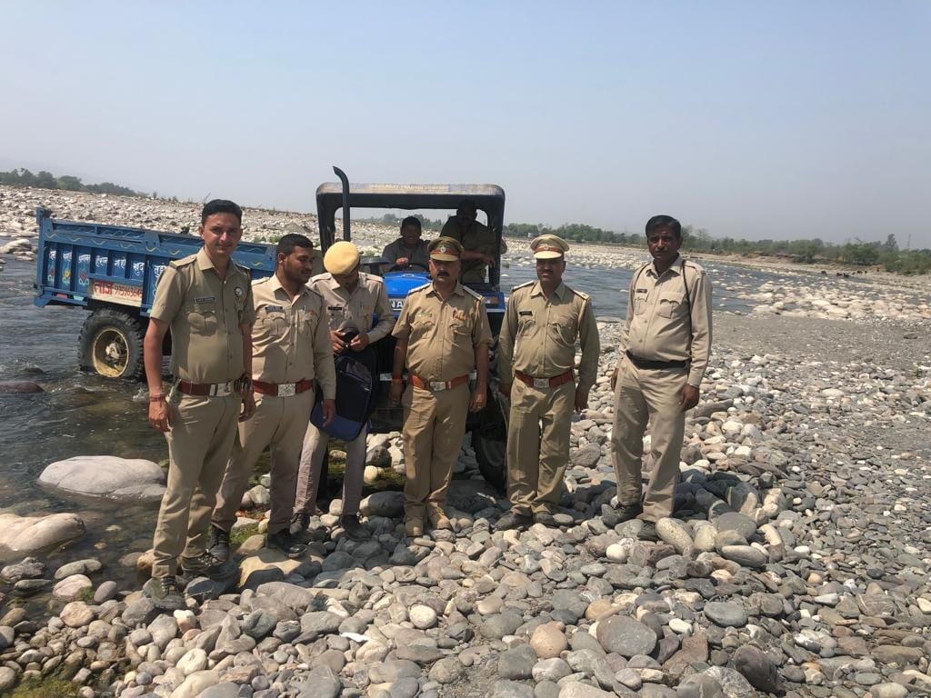28 thousand rupees fine to tractor owner in illegale minning case in bhagani ponta sahib