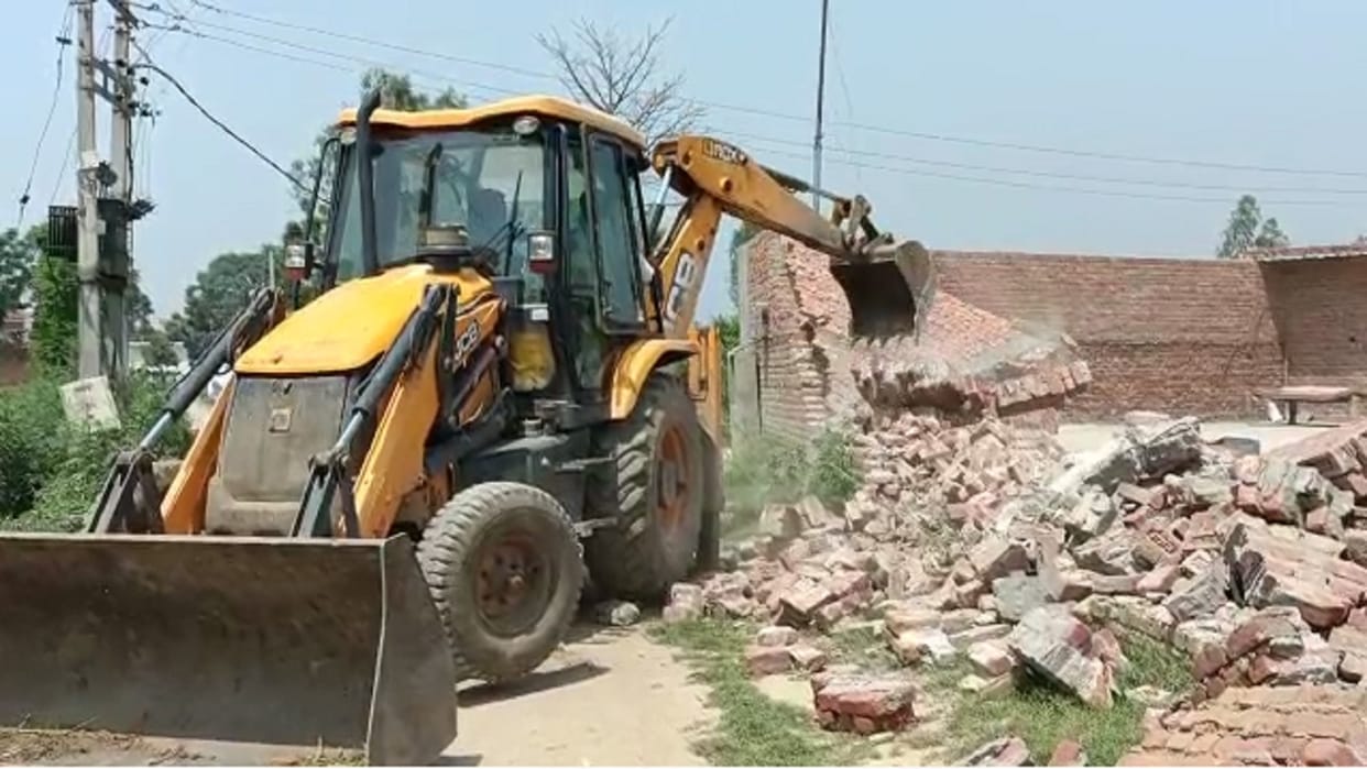 Bijnor ration dealer murder case: Police demolished illegal construction of killer by JCB see photos