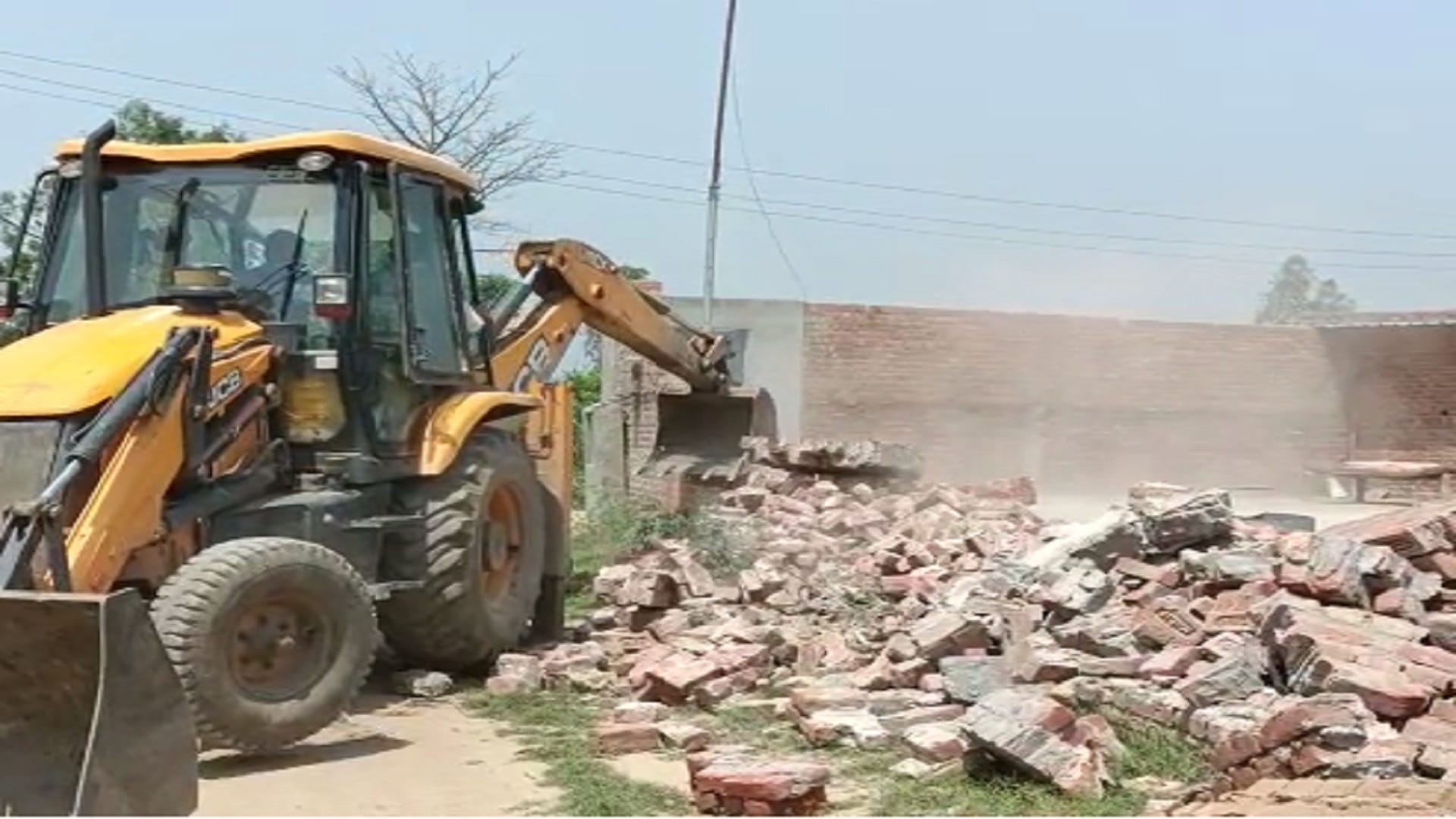 Bijnor ration dealer murder case: Police demolished illegal construction of killer by JCB see photos