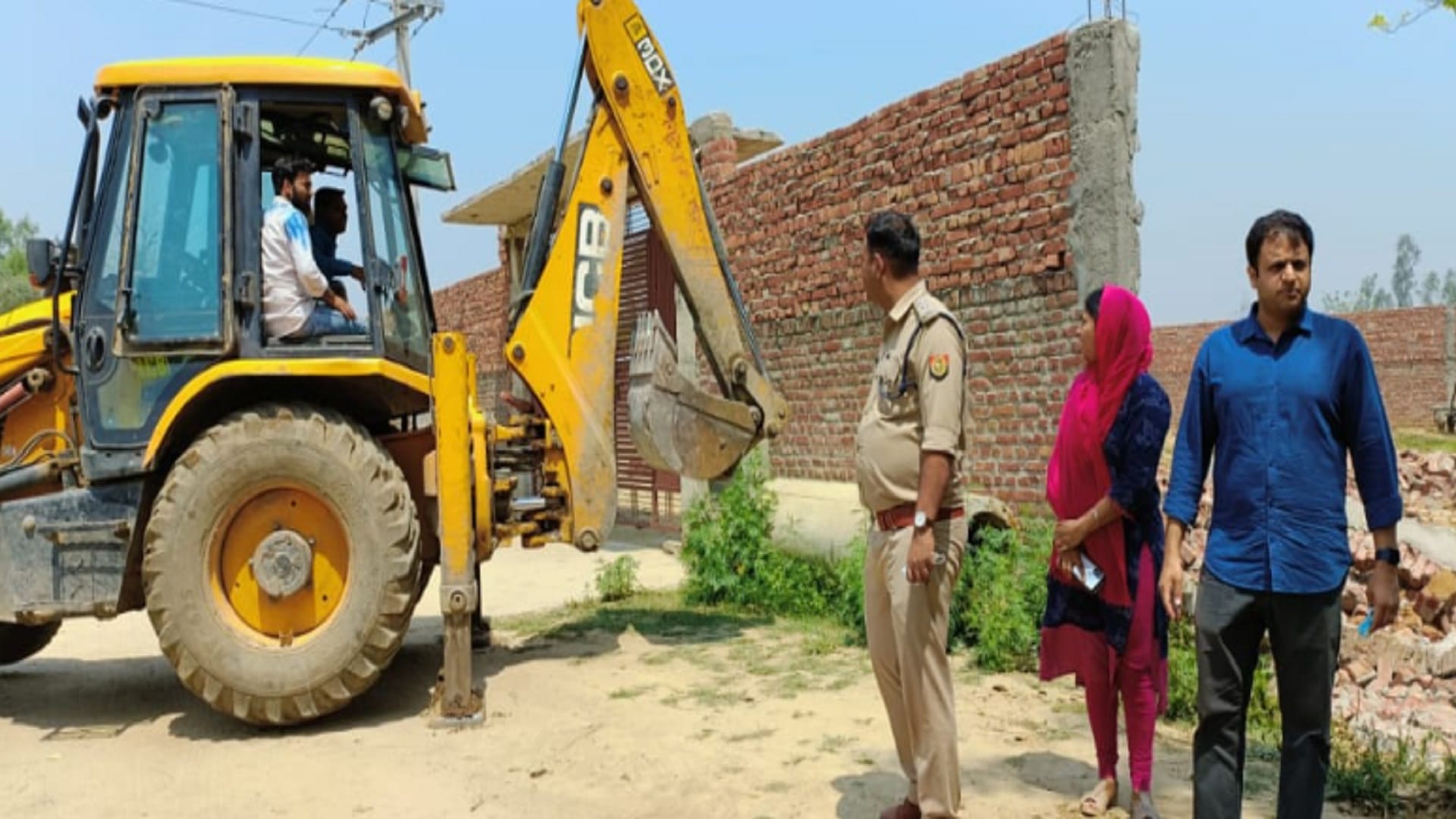 Bijnor ration dealer murder case: Police demolished illegal construction of killer by JCB see photos