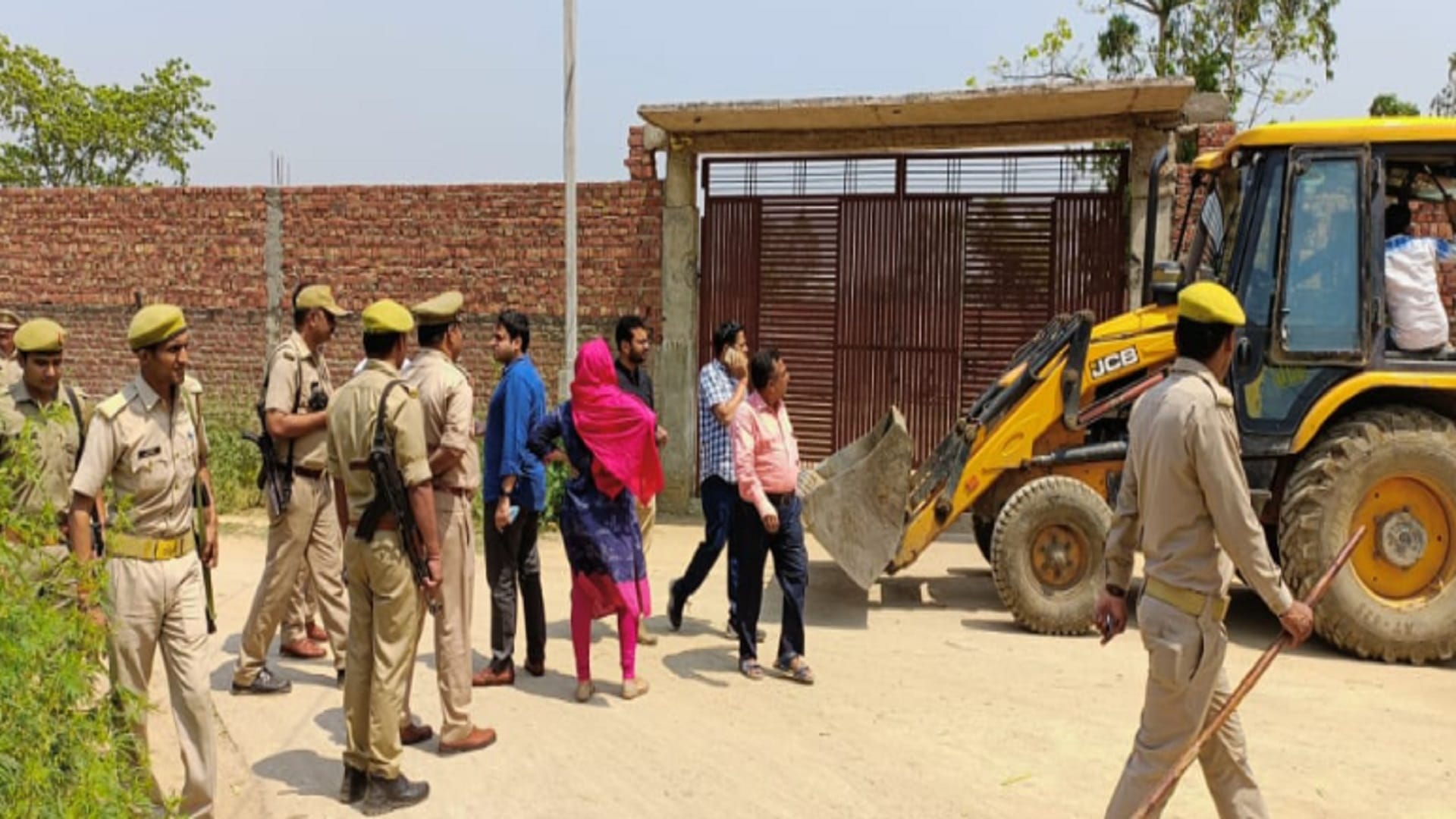 Bijnor ration dealer murder case: Police demolished illegal construction of killer by JCB see photos