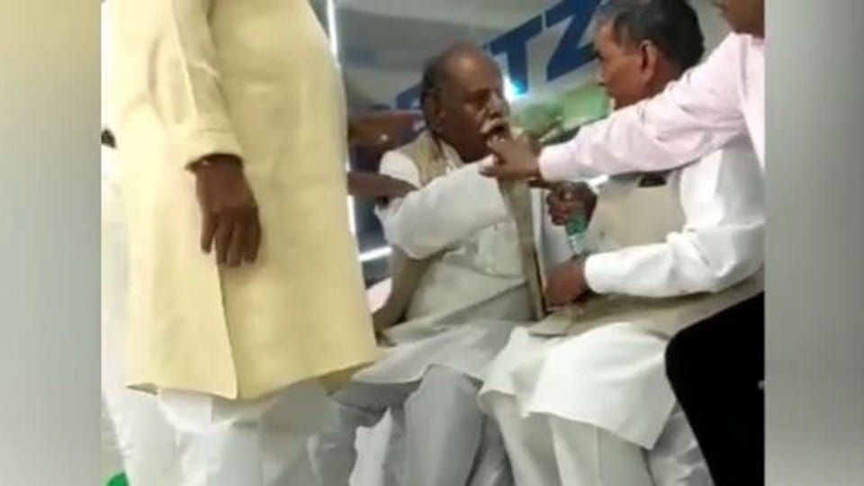 BKU bhanu president hot talk with BJP MLA chhotelal verma in Agra