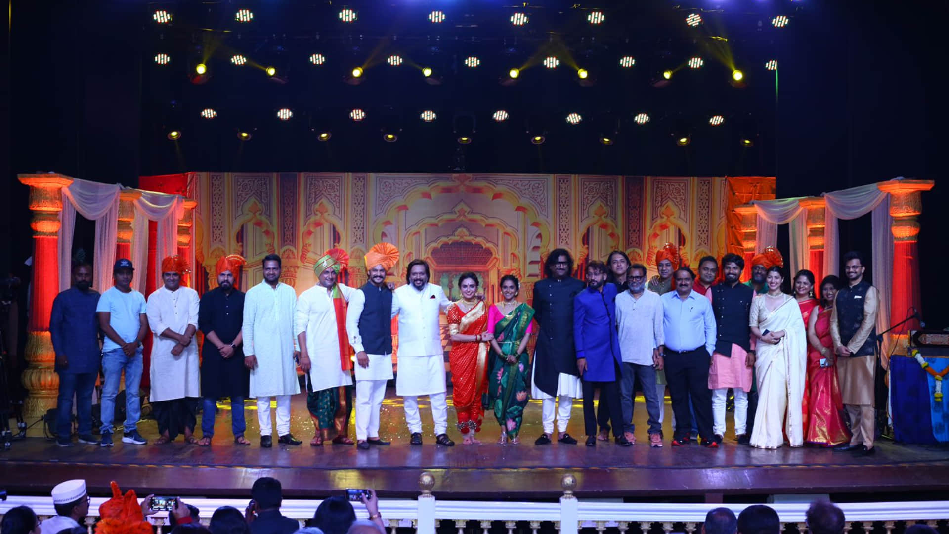 Marathi film chandramukhi is said to be based on the lives of gopinath munde and lavani dancer barkha