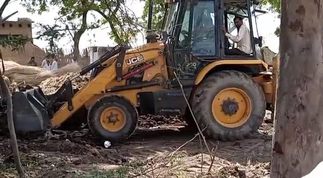 JCB,kabja,shikayat