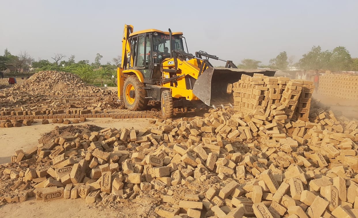 demolish,land,buldozer
