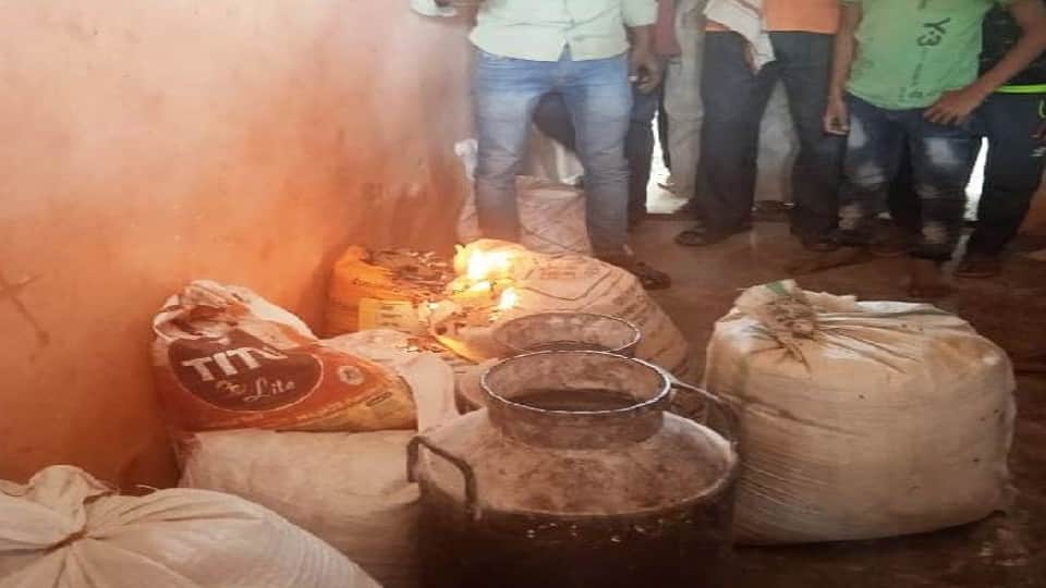 sudden fire breaks out in three houses of Kasganj