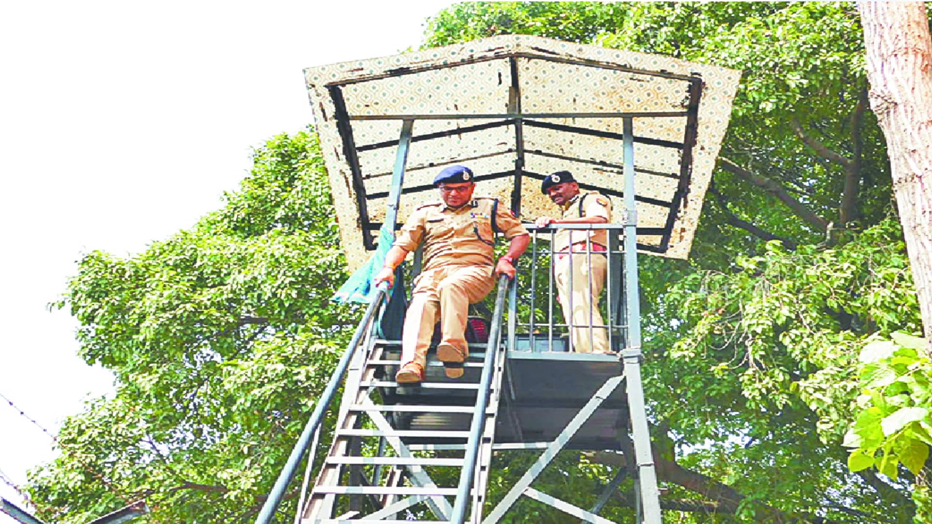 Policemen wearing bullet proof jackets will handle security of Gorakhnath temple