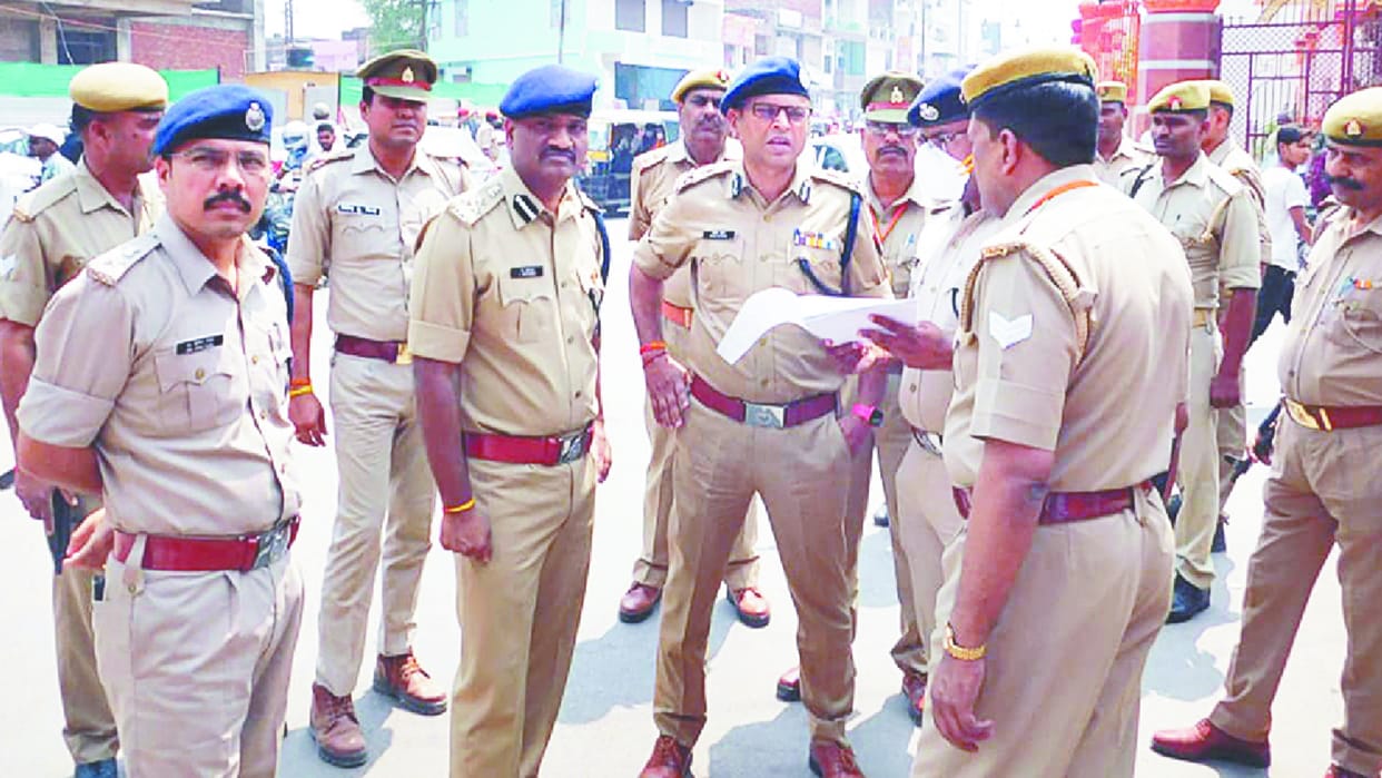 Policemen wearing bullet proof jackets will handle security of Gorakhnath temple