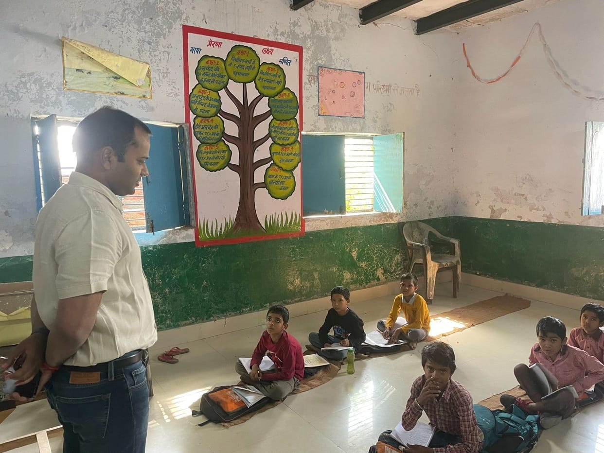 Hathras: Explanation of principals sought on the mess in Sanvilion schools