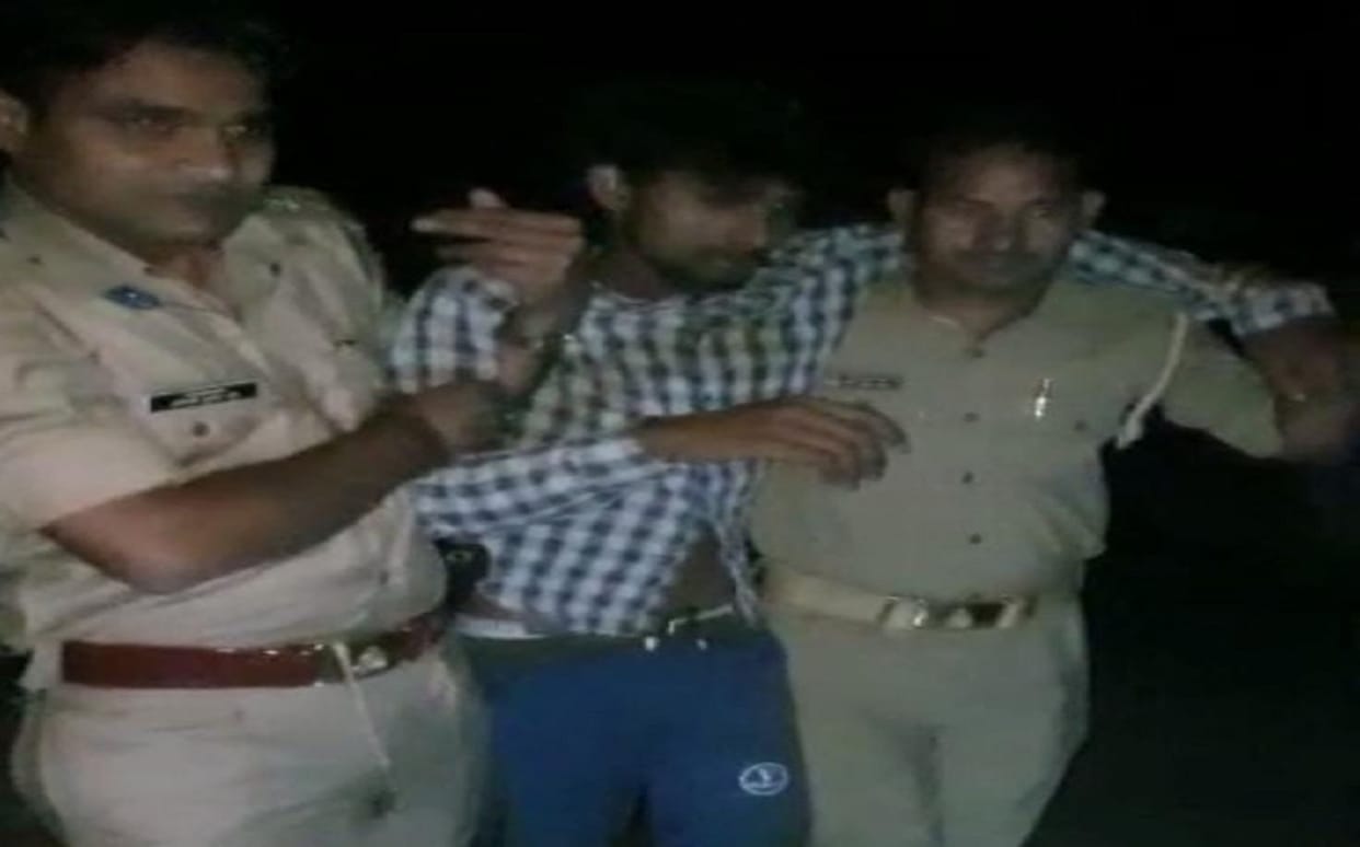 Police encounter in Jaunpur RS 25 thousand rewarded criminal injured due to bullet shot while two absconding