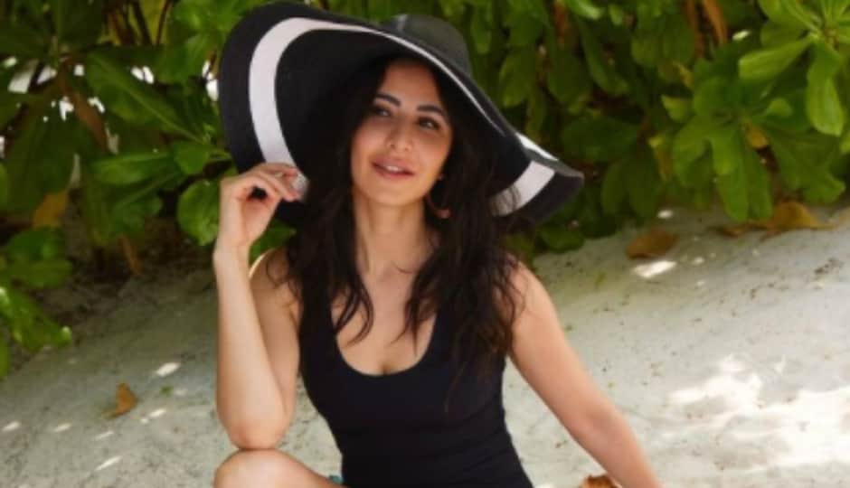 Katrina kaif share beach photos on social media fans said beauty