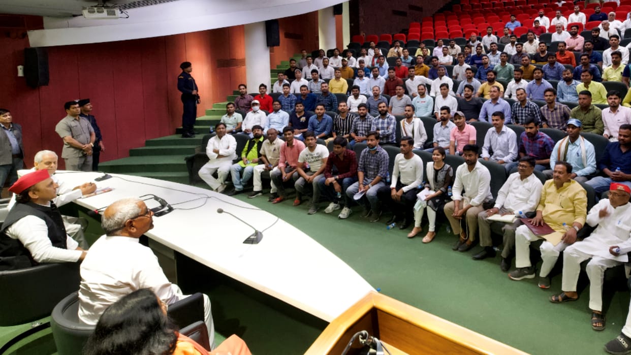 Lucknow: Akhilesh said - BJP is playing with the future of the youth, SP will struggle to complete the incomplete recruitments