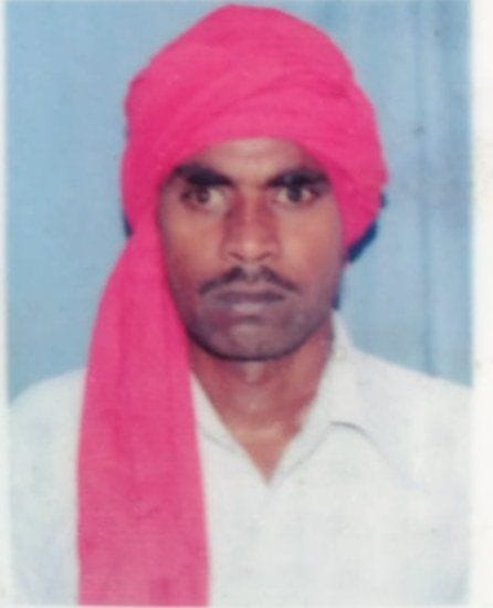 The injured watchman died in the accident, villagers surrounded the police station